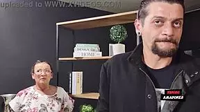 A Vovo Teve Que Pagar O Aluguel Com Sexo