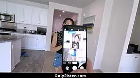 Stepsis Liv Wild šuká svojho stepbrata Jay Rocka po rozliatom mlieku čo sa zmení na sex - Onlysister