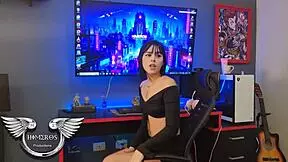 Daughter's e-girl friend lost game, I consoled her with sex