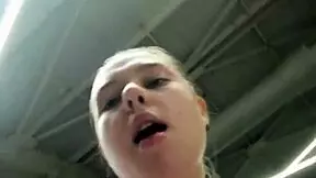 ช่วยตัวเองสุดโหดในห้องล็อกเกอร์น้ำแตกคาปาก