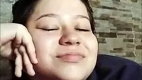 Estaba grabando y mi hermanastro llegó y me cogió tan duro me llenó de leche my pussy