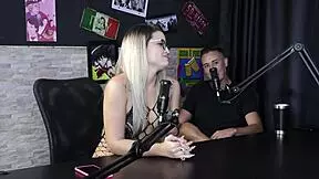 gosta de apanhar mas n�o gosta de bater foi capa da revista sexy acha que homens tem medo dela e pensou em desistir do reality - luciana picchi sheer red