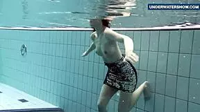 flashing bright tits underwater makes everyone horny