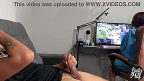 Peguei ele batendo punheta enquanto eu estava jogando o que acha que eu fiz