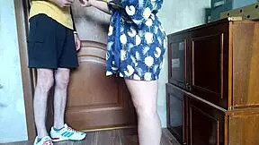 the mature milf seduces the virgin courier and makes him cum