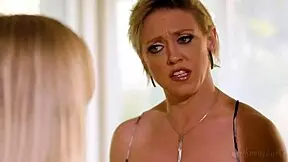 Stepmom Dee Williams and stepdaughter Marykate Moss get intimate 😘