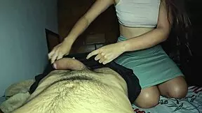 pov chica delgada entra al cuarto y recibe creampie en su mojado coño porno real casero
