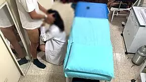 Enfermera argentina casada se queda hasta tarde en el consultorio camara escondida