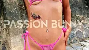Public bikini flashing by sexy hottie