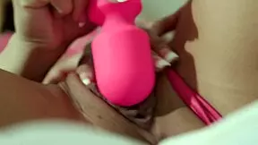 Latina has a plan to get her step daddy in bed, what will she do?