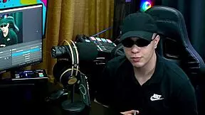 Bianca Demarchi shows the silhouette of her body, bites Ruan's ear and the tense neck - podcast Púpum no Barraco