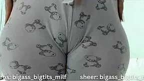 Latina milf displays camel toe in pajama bottoms! 😈🍑