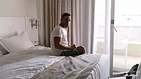 Penelope and Laia try their first threesome with Victor Bloom 😍