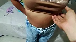 la cita de tinder se pone caliente en la sala de cine y terminamos follando en un motel