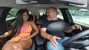 Barbie Babalu the Carioca came to São Paulo just to get in the car and have fun