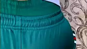 Colegiala pierde un reto y se desnuda en el patio del colegio es follada por su compa�ero de curso y graban un porno casero entre estudiantes completo en red