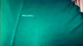 Colegiala pierde un reto y se desnuda en el patio del colegio es follada por su compa�ero de curso y graban un porno casero entre estudiantes completo en red