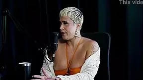 Seu forte é exibição se sente autêntica tem falta das preliminares não sai com homens sem planos e quando beijou mulheres - just joana watch on sheer red