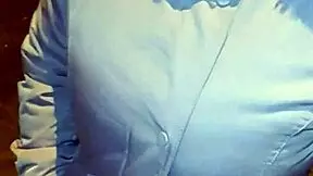 venezolana madura en la calle