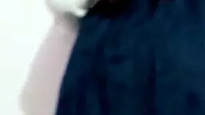 ¡Dios mío, cómo es posible que me lo hizo con un palo de escoba! El profesor se aprovecha de la inocencia de su alumna culona real casero 😱