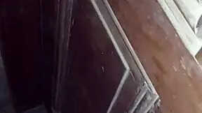 venezolana madura en la calle