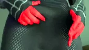 Miles Morales Homem Aranha Cosplay Batendo Uma Punheta E Gozando Bastante Bem Gostoso - Gozo Farto