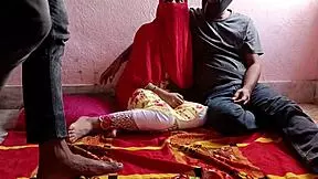 पैसो के लिए गर्लफ्रेंड को दोस्त के साथ मिलकर गन्दा काम किया