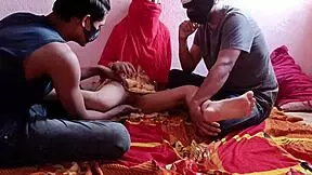 पैसो के लिए गर्लफ्रेंड को दोस्त के साथ मिलकर गन्दा काम किया