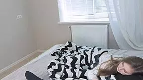 Stepdaughter Secretly Sucks My Cock While Her Stepmom Shows Me Her Tits!