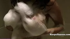 indian housewife showers 😏