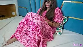 Beautiful Desi Mallu Bhabhi Ordered Female Condom And Fucked By Delivery Boy?