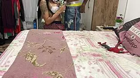 Branquinha gostosa minha meia irm� adotiva me convidou para conhecer a casa dela completo no red