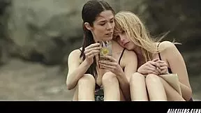 juana acosta and ingrid garcia jonsson star in acantilado 2016