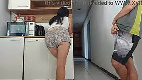 Sexo arriscado enquanto meu marido estava no banho, transei com amigo dele quase fomos pego