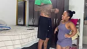 parte três anazinha fodendo a mini buceta da anazinha e o cozinho dela pela primeira vez completo no red e no cher