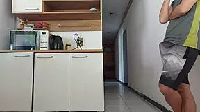 Sexo arriscado enquanto meu marido estava no banho, transei com amigo dele quase fomos pego