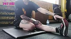 alternative girl stretching at the gym