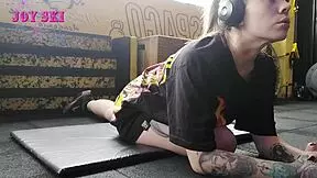 alternative girl stretching at the gym