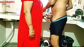 Indian desi malkin ne naukar se chudwaya apne ghar mein