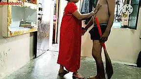 Indian desi malkin ne naukar se chudwaya apne ghar mein