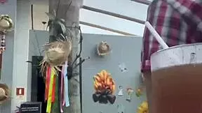 Boate Liberal Dei No Salão Na Frente De Todo Mundo