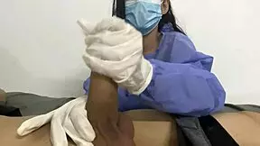 Catalina Cruz - Hot Yoga Babe Stretches And Oils Up