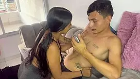 Mi pequeña hermanastra enfadada, me la follo duro hasta que se corre