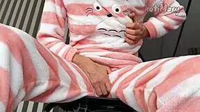 Horny Teen 18+ Masturbating Pussy And Orgasm