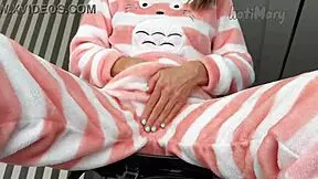 Horny Teen 18+ Masturbating Pussy And Orgasm