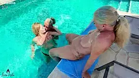 Dirty Tina's World Premiere FFF Lesbian Tribbing Facesitting Outdoor Threesome