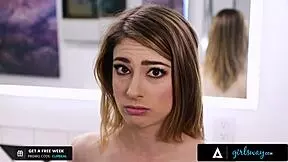 Veronica Rodriguez squirts on Melissa Moore