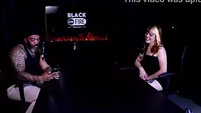 Teve uma crise e voltou pro clt tem que humilhar pau pequeno e quem ela mama senta ou passa - middy watch on sheer red