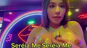 Ser�ia Me Shows Off Her Huge Big Tits 😍