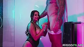 huge tits milf fucking a big cock & cumming hard